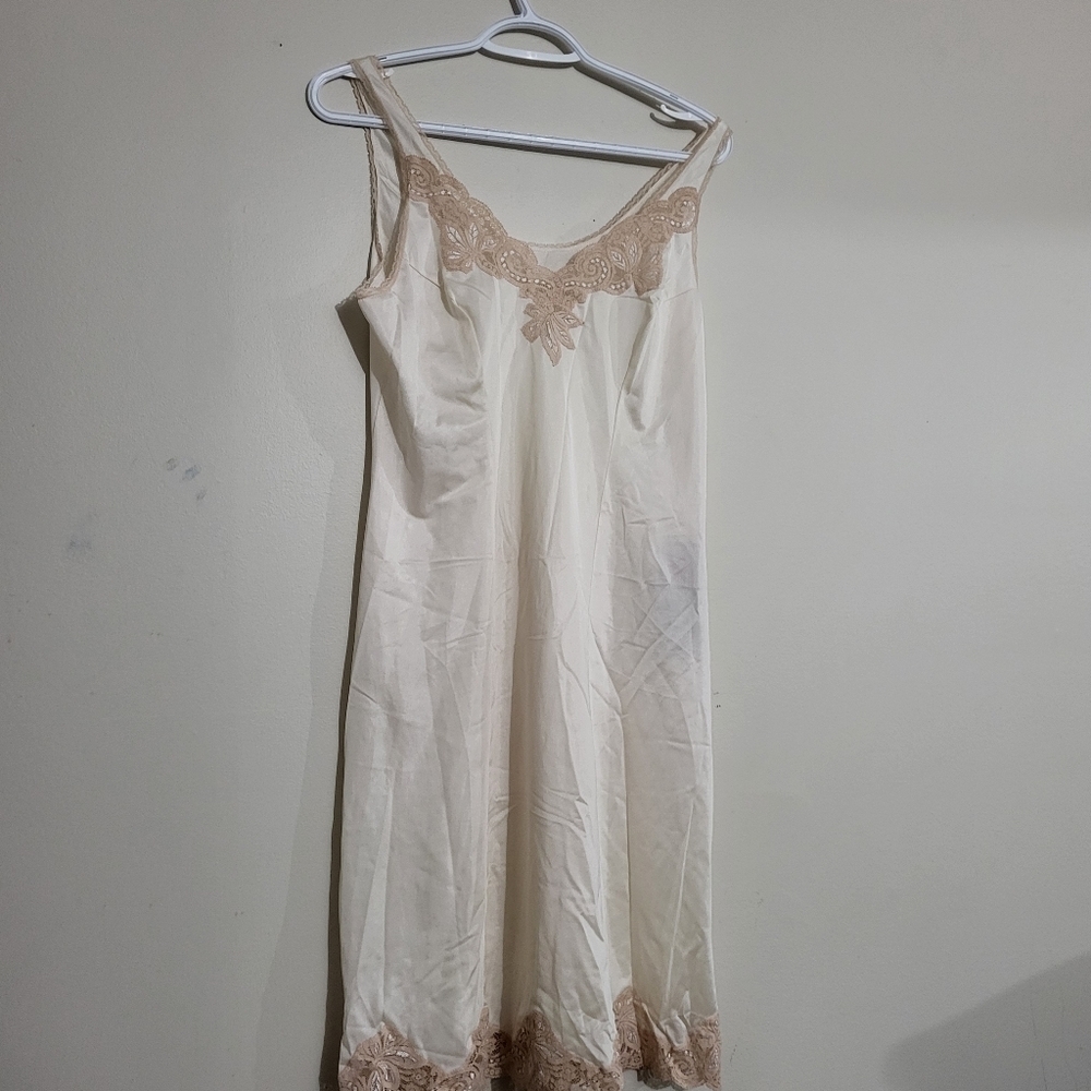 Vintage  retro Sleepwear peachy cream in size F/44